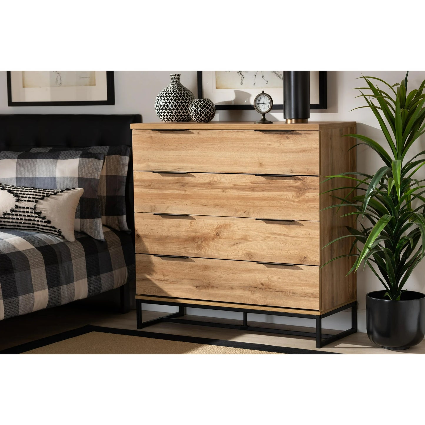 Reid Contemporary Solid Oak Wood 4-Drawer Chest of Drawers
